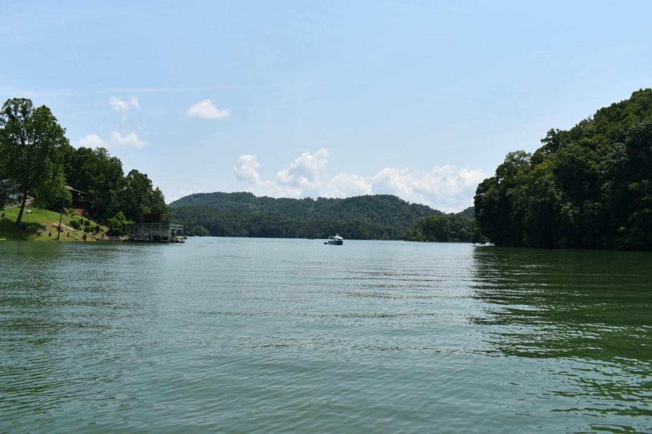 Tree Top Lodge - Gorgeous Lake Cabin With Hot Tub & Magnificent Views Of Forests And Mountains! Cabin Butler 외부 사진