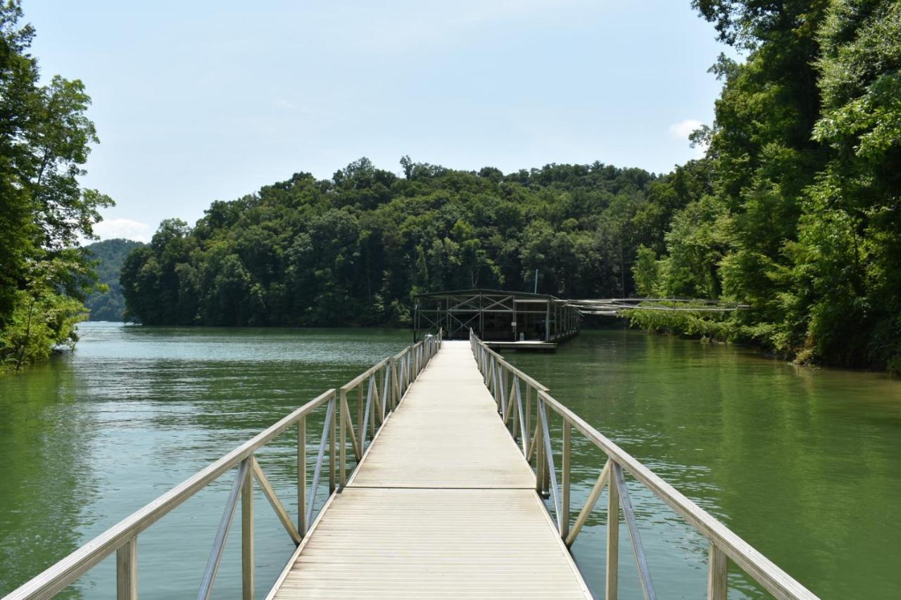 Tree Top Lodge - Gorgeous Lake Cabin With Hot Tub & Magnificent Views Of Forests And Mountains! Cabin Butler 외부 사진
