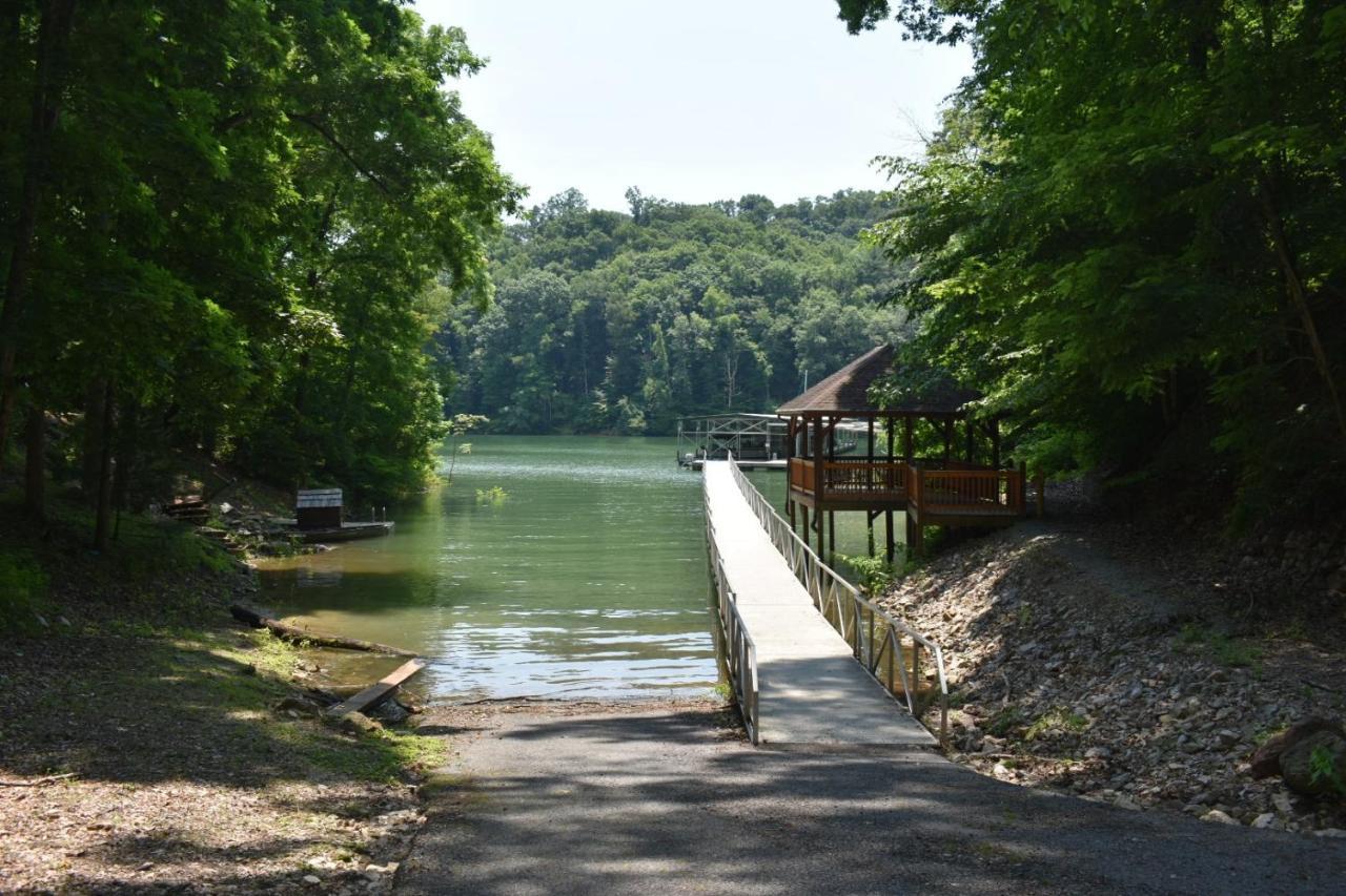 Tree Top Lodge - Gorgeous Lake Cabin With Hot Tub & Magnificent Views Of Forests And Mountains! Cabin Butler 외부 사진