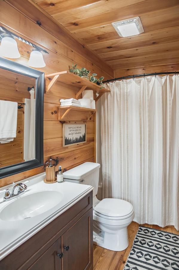 Tree Top Lodge - Gorgeous Lake Cabin With Hot Tub & Magnificent Views Of Forests And Mountains! Cabin Butler 외부 사진
