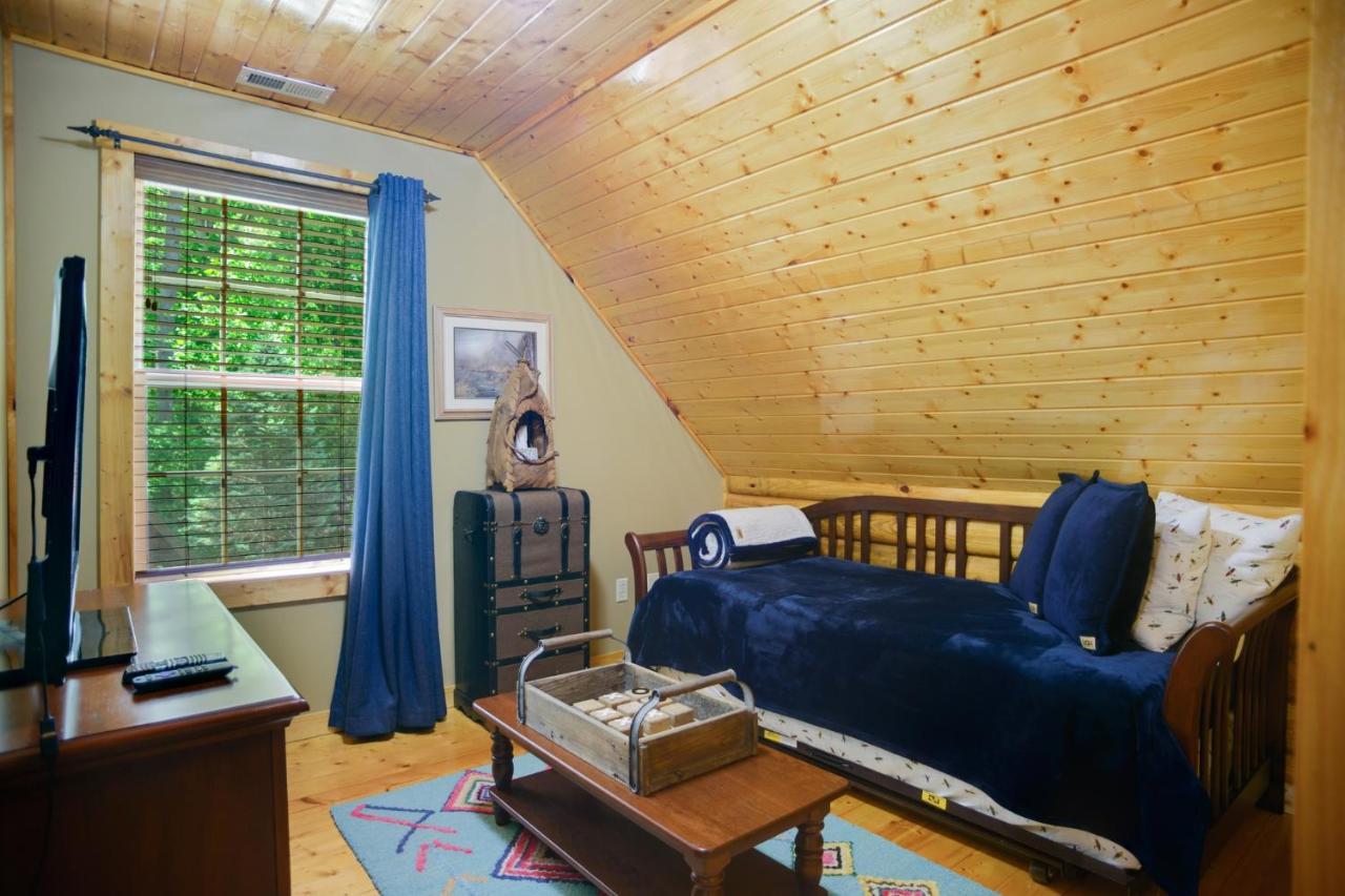 Tree Top Lodge - Gorgeous Lake Cabin With Hot Tub & Magnificent Views Of Forests And Mountains! Cabin Butler 외부 사진