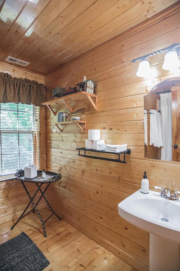 Tree Top Lodge - Gorgeous Lake Cabin With Hot Tub & Magnificent Views Of Forests And Mountains! Cabin Butler 외부 사진